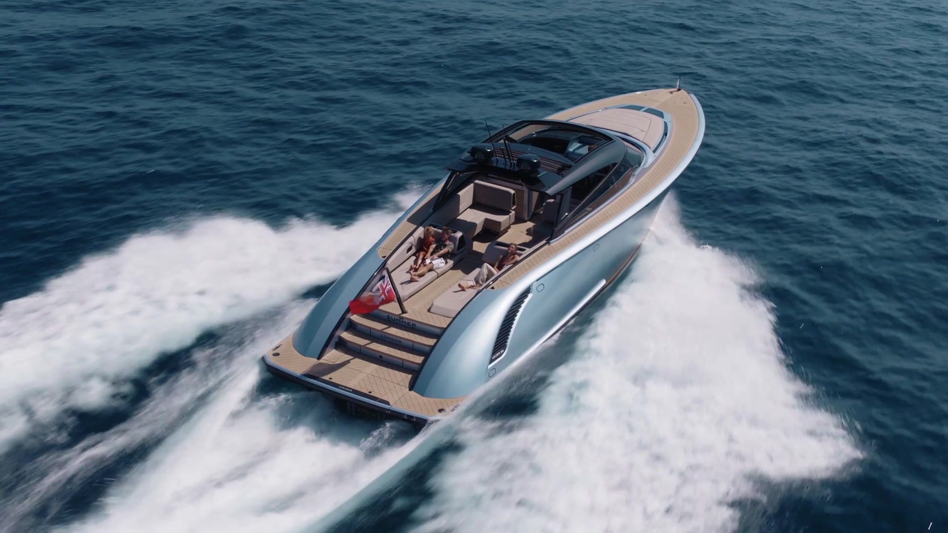 Wajer 55 HT en navigation, vu dans son ensemble depuis les airs